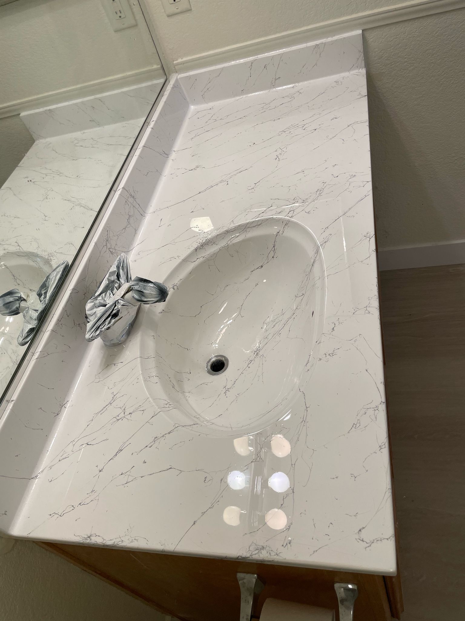 Refinished sink with marble pattern finish
